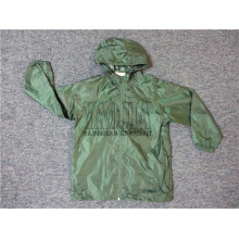 Polyester Windjacke mit Wechselstrombeschichtung